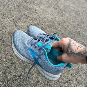 Brooks Anthem 3 running shoes size 9 women’s